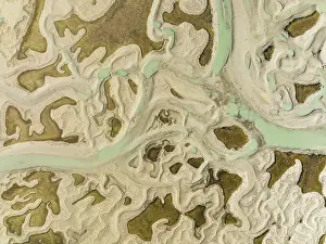 Drone Shot Cadiz Province Drucke: Network of channels and streams at low tide