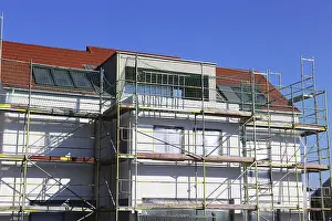 Residential Construction Site Drucke: New building with completed basic rendering of the exterior facade New building with completed basic rendering of