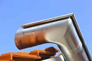 Roofer At Work Images Drucke: Newly installed gutter