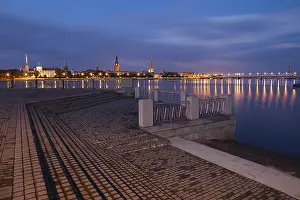 Drucke von Rigaer Stadtlandschaft bei Nacht. Lettland Lettland Drucke: Rigaer Stadtlandschaft bei Nacht. Lettland.