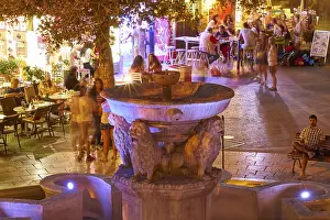 Southeast Europe Urban Environment Drucke: Night shot, artificial lighting