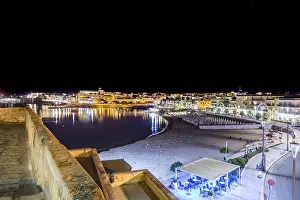 Drucke von Nachtaufnahme des Hafens von Otranto, griechisch-messapischer Stadt am Adriatischen Meer in Italien Otranto Drucke: Nachtaufnahme des Hafens von Otranto.