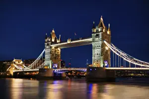 London Cityscape At Night Drucke: Night view, Thames, Tower Bridge