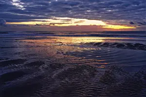 Benelux Coastal Area Drucke: North Sea, sandy beach with wave pattern at sunset