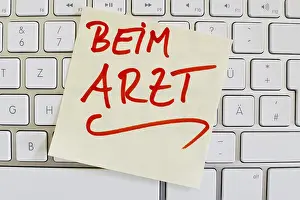 European Medical Practitioner Drucke: A note on the keyboard of a computer as a reminder