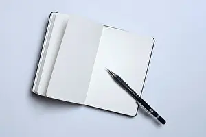 Deserted Office Drucke: Notebook and mechanical pencil, memory aid