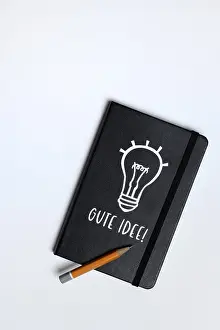 Empty Office Space Decor Drucke: Notebook and pencil, memory aid