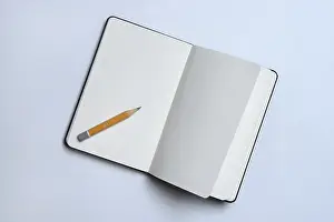 Office Supplies Isolated Drucke: Notebook and pencil, memory aid
