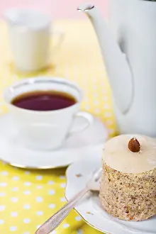 Cup Of Tea Drucke: Nut cake and a cup of tea
