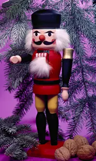 Christmas Decorative Items Drucke: Nutcrackers with green forks and nuts