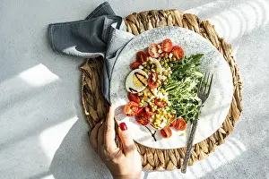 Nutritious Meal Ideas Drucke: A nutritious keto lunch featuring boiled eggs