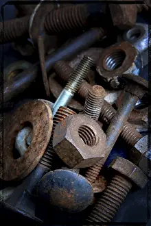 Empty Warehouse Storage Drucke: Nuts and screw