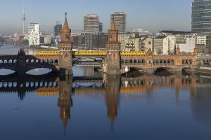 Oberbaum Bridge Berlin Drucke: Oberbaum Bridge over the Spree