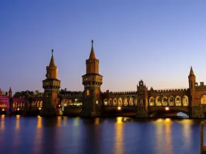 Stone Arch Bridge Europe Drucke: Oberbaum bridge over the Spree in the evening light