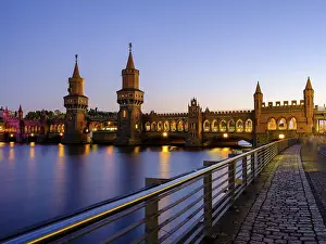 Stone Arch Bridge Europe Drucke: Oberbaum bridge over the Spree in the evening light