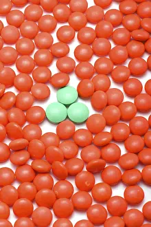 Medical Tablets Drucke: Object on white - Medical Tablets close up