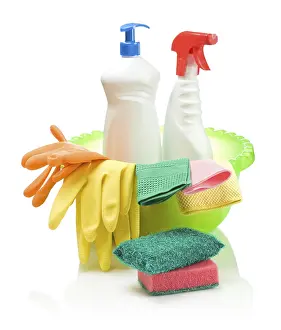 Household Cleaning Items Drucke: Objects for cleaning in basin