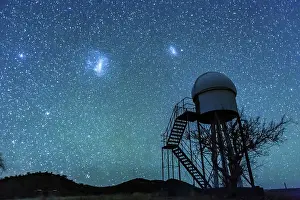 Deserted Observatory Deck Drucke: Observatory under a starry sky