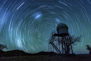 Starry Night Sky Namibia Drucke: Observatory under a starry sky