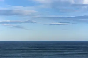 Blue Horizon View Drucke: Ocean with cloudy blue sky