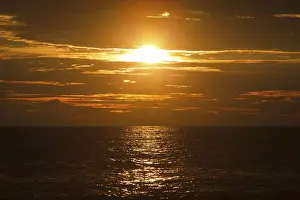 Ocean Sunset Drucke: Ocean sunset with great cloudscape