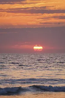 Portugal Beach Scene Drucke: Ocean waves on sunset with setting sun background
