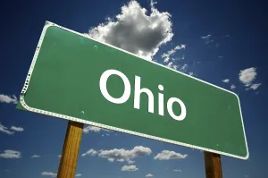 Dramatic Clouds Sky Drucke: Ohio road sign with dramatic clouds and sky