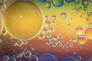 Bunte Abstrakte Kunst Drucke: Öl tropft in Wasser. Abstrakte psychedelische Musterbild Regenbogenfarben.