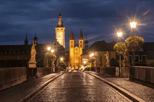 Historic Old Town Wurzburg Drucke: Old bridge over the river Main at dawn