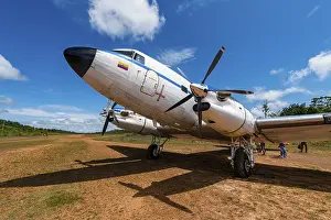 Propeller Driven Planes Drucke: Old DC3 propeller driven airplane