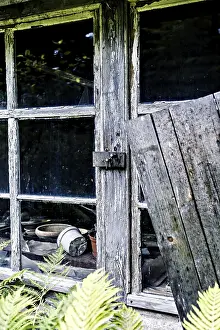 Abandoned Building Drucke: Old dilapidated building