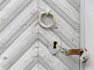 Deserted Castle Entrance Drucke: Old door