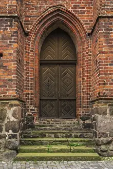 Central Europe Exterior Views Drucke: Old doors in the Gothic style
