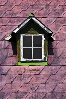 Deserted House Architecture Drucke: Old dormer window