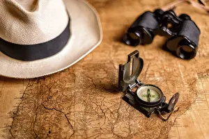Deserted Tropical Landscape Drucke: Old expedition map with compass and binoculars