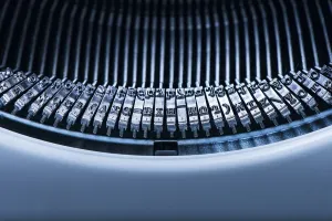 Old Typewriter Drucke: Detail of an old fashioned typewriter from the 1970s