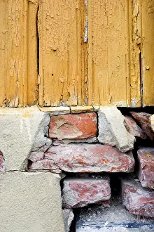 Close Up Of A Brick Wall Drucke: Old foundation wall - different materials - maintenance