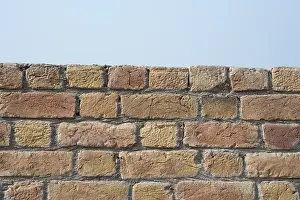 Historic Building Architecture Drucke: Old Grunge Wall Texture Background