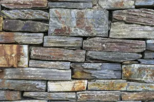 Old Stone Wall Texture Drucke: Old grungy stone wall. Texture and Background for your projects and creative work