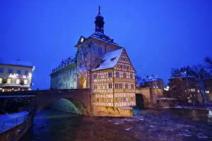 Bamberg Old Town Hall Drucke: Old own Hall in Regnitz river in winter