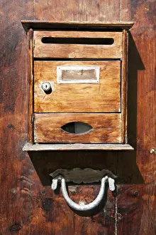 Deserted Post Box Drucke: Old letterbox