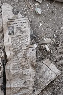 High Mountain Range Photography Drucke: Old newspaper and objects from the USSR