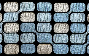 Black Background Design Drucke: Old pattern with cracked shapes on black background