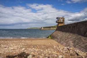 Cumbria England UK Drucke: The Old Quay with the North Pier Lighthouse in the background