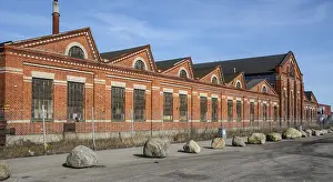 Drucke von Alte Bahnbauhütte aus Ziegelsteinen in Ystad, Skåne Län, Schweden, Skandinavien Alte Bahnbauhütte aus Ziegelsteinen in Ystad, Schonen Län, Schweden, Skandinavien Eisenbahn Drucke: Altes Eisenbahnausbesserungswerk aus Ziegelsteinen in Ystad.