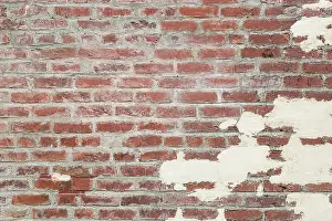 Red Brick Wall Texture Drucke: Old red brick wall background texture with plaster