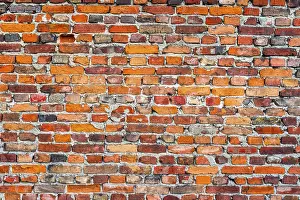 Old Brick Wall Texture Drucke: Old, rustic red corroded and damaged brick wall