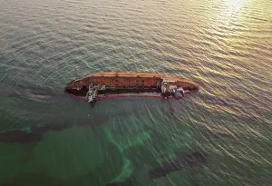 Environmental Pollution Drucke: The old rusty ship was stranded by a storm