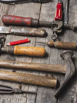 Rusty Tools Drucke: Old rusty tools on a used workbench