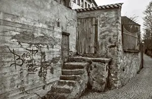 Straßenkunst Graffiti Drucke: Die alte Treppe am Pfad.